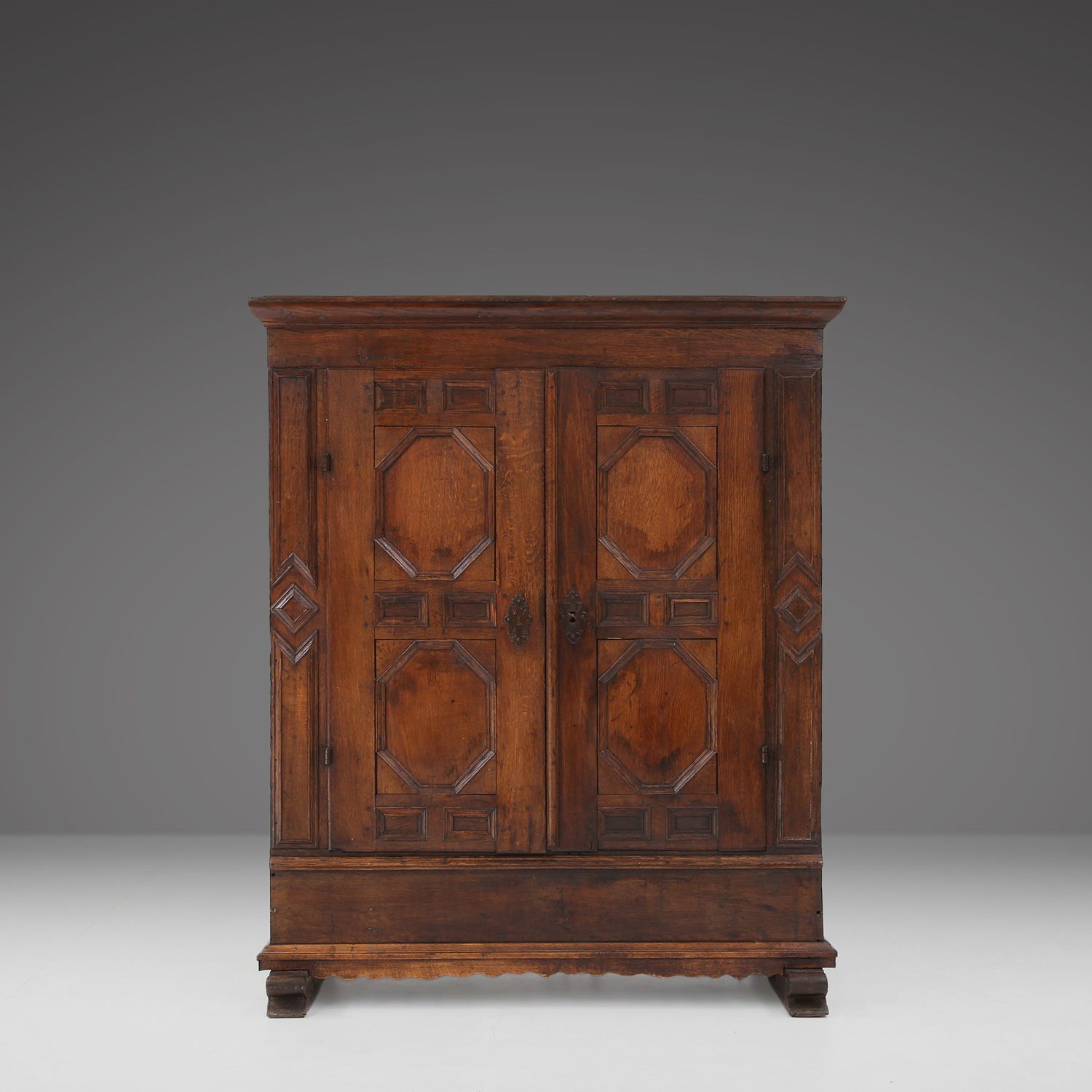 Late 18th Century Flemish oak Cabinet, ca. 1780s-img